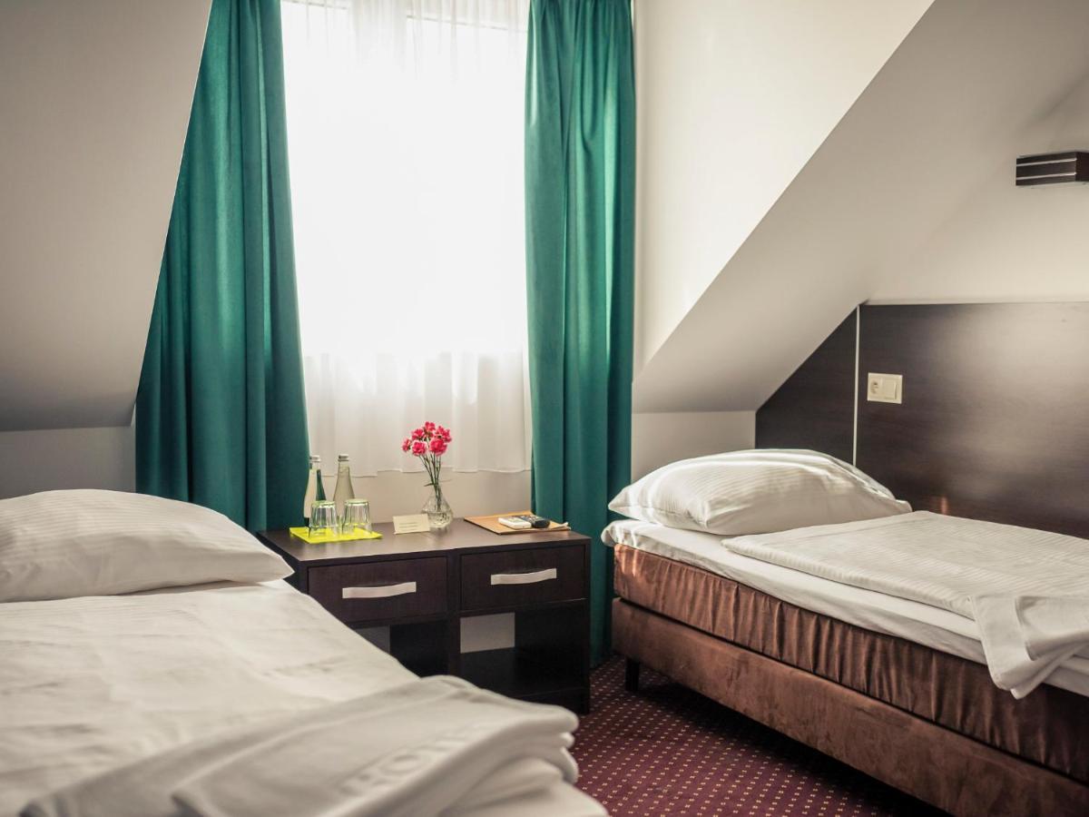 Hotel Muzakowski Ленкниця Екстер'єр фото