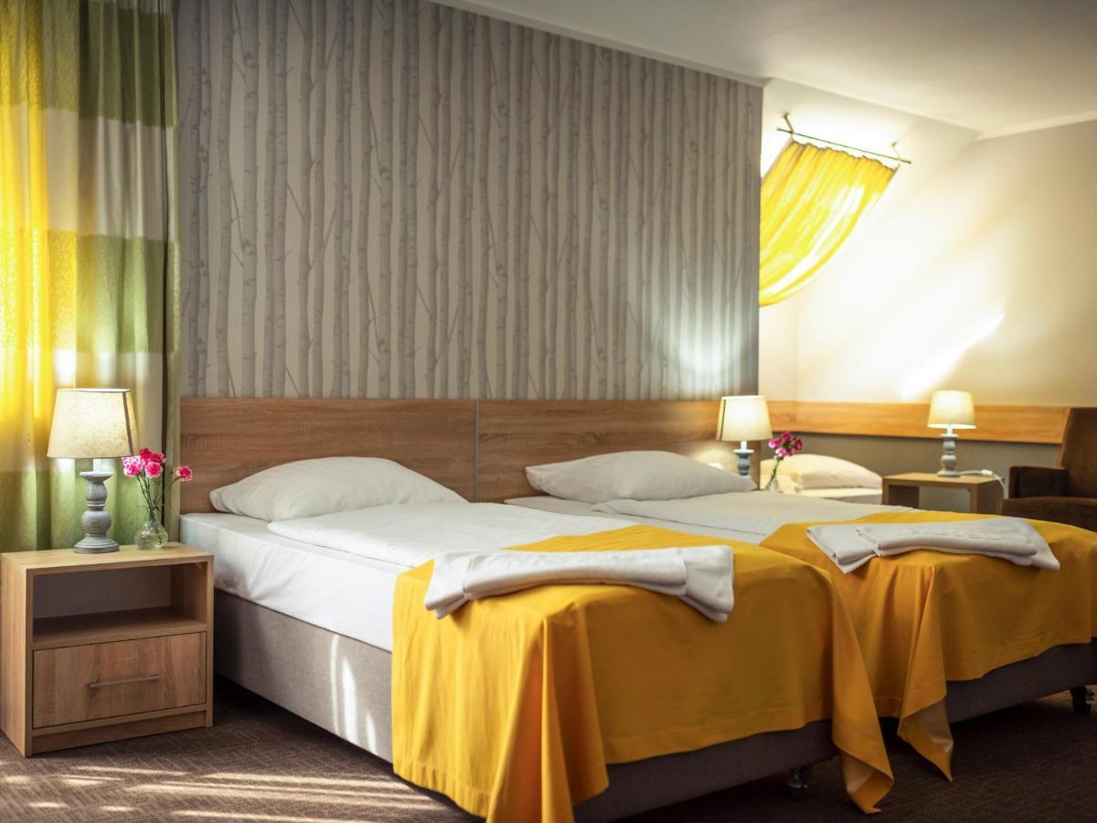 Hotel Muzakowski Ленкниця Екстер'єр фото