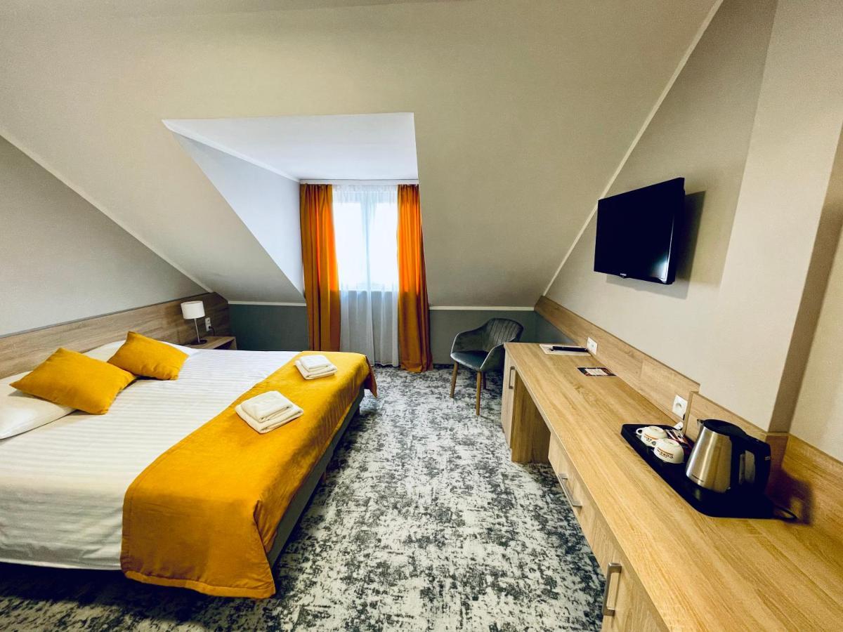 Hotel Muzakowski Ленкниця Екстер'єр фото